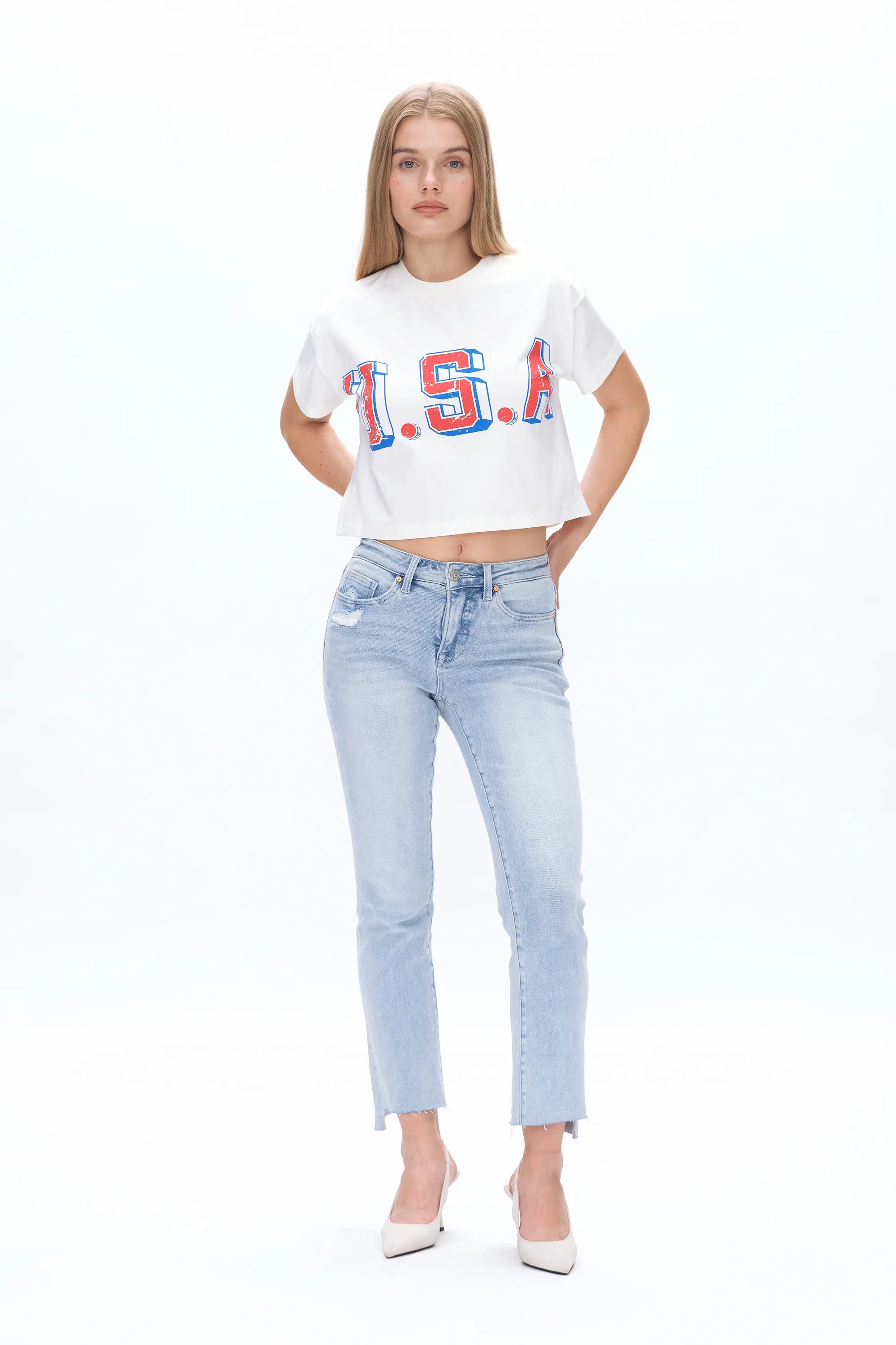 Daisy Mid-Rise Slim Denim in  Wave